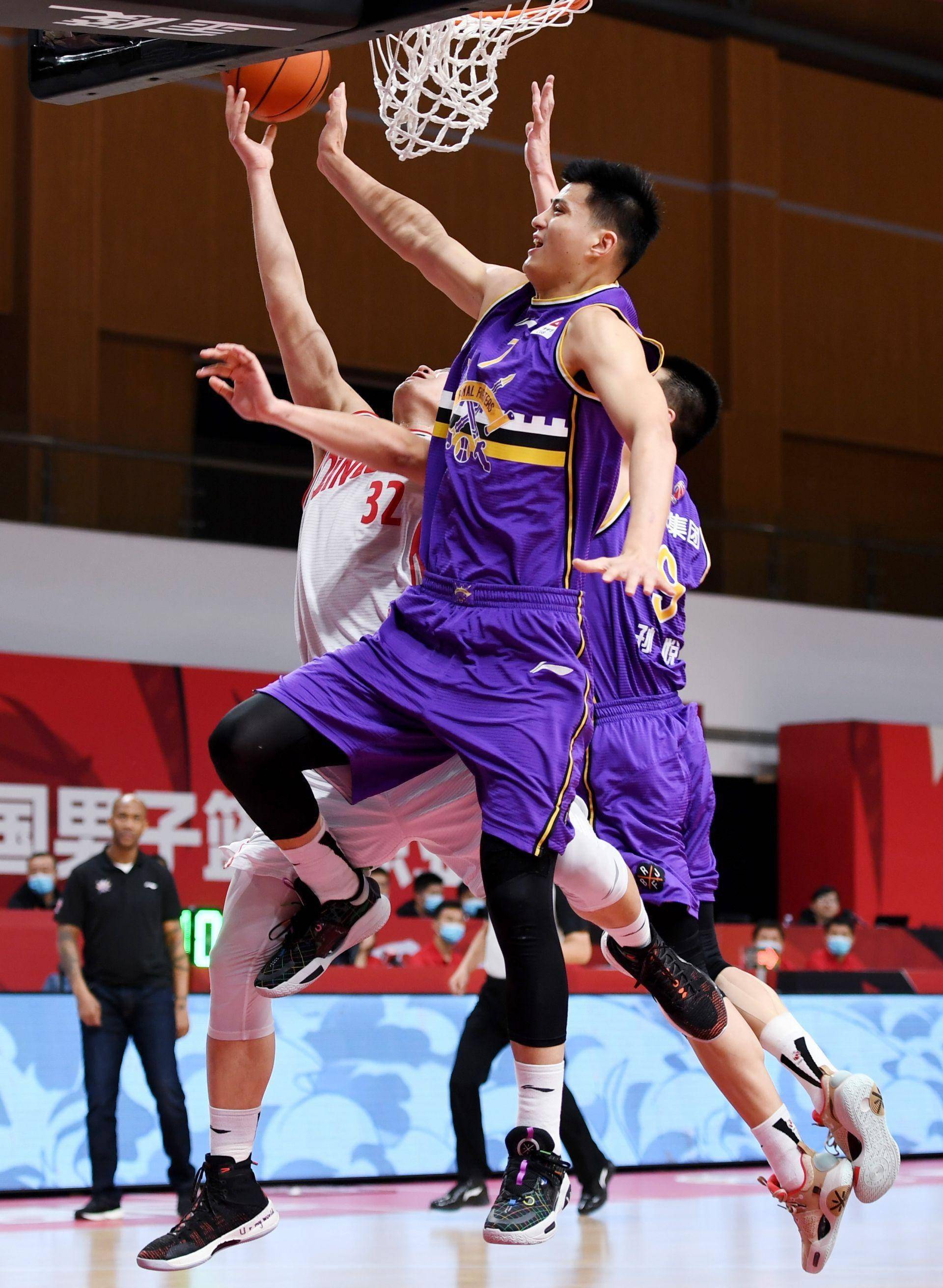 关于里尔中场因伤缺席下一场关键战役的信息