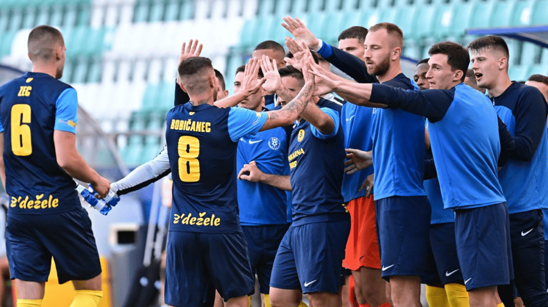 关于佛罗伦萨主教练调整阵容实现战术突破的信息