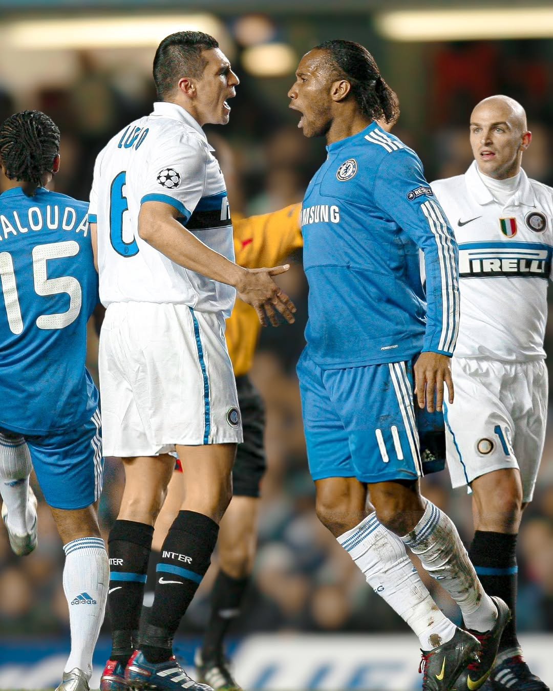 包含联赛冠军大赛场上演劲战！豪门之间火花四溅的词条