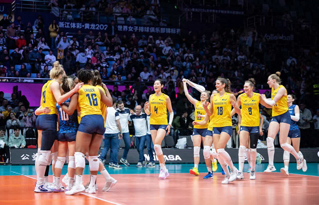 突尼斯击败阿尔及利亚赢得排球比赛