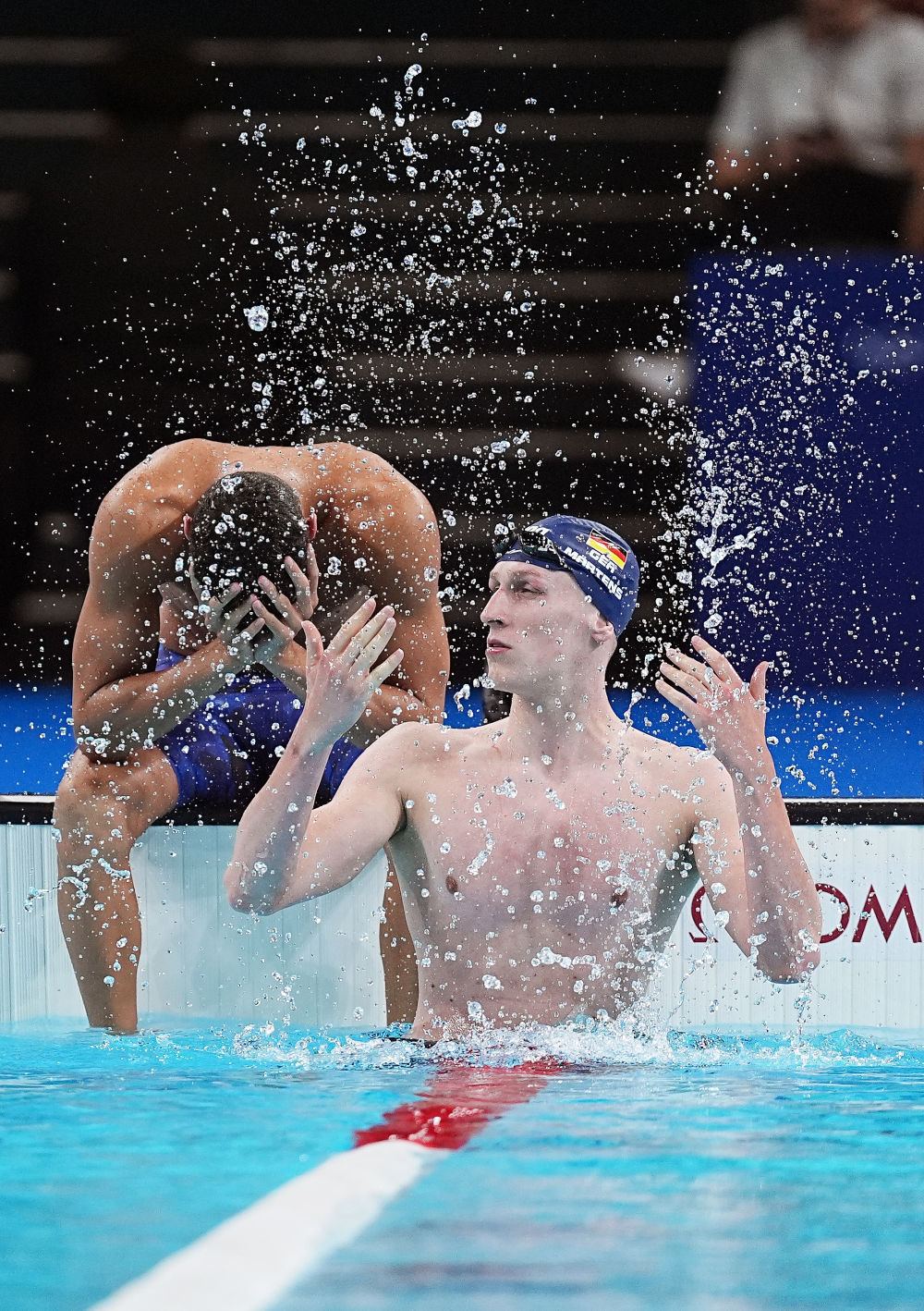 游泳男子米自由泳，澳大利亚选手夺冠