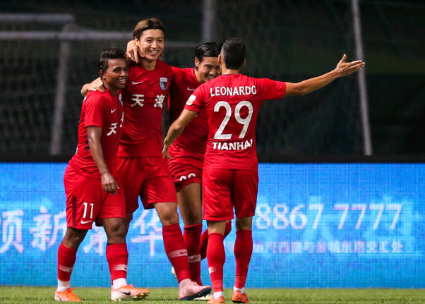 关于广州富力主场战平天津天海，双方战成平局的信息