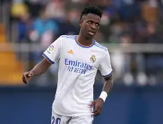 关于维尼修斯五连胜继续领跑积分榜，巴萨主帅陷下课危机！的信息