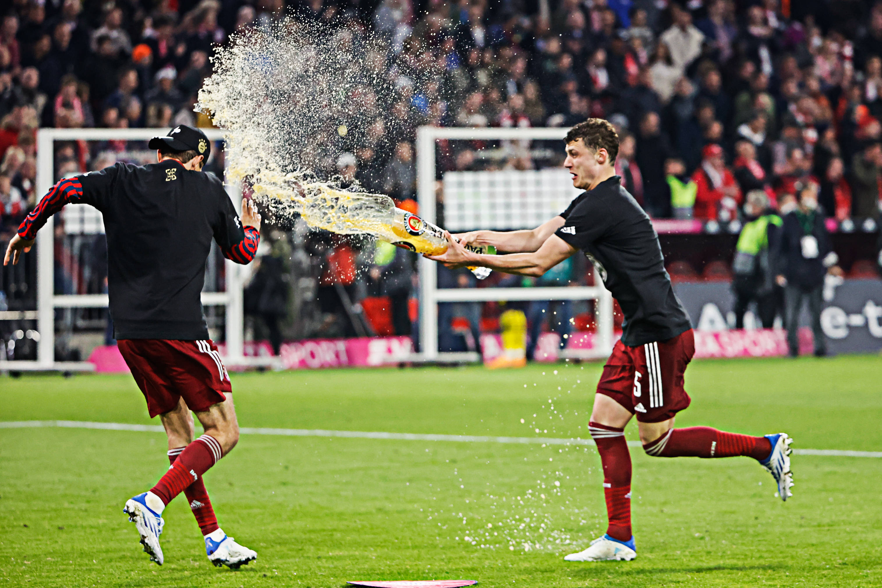 泰山与多特蒙德激战正酣，补时阶段一粒世界波决定胜负！的简单介绍